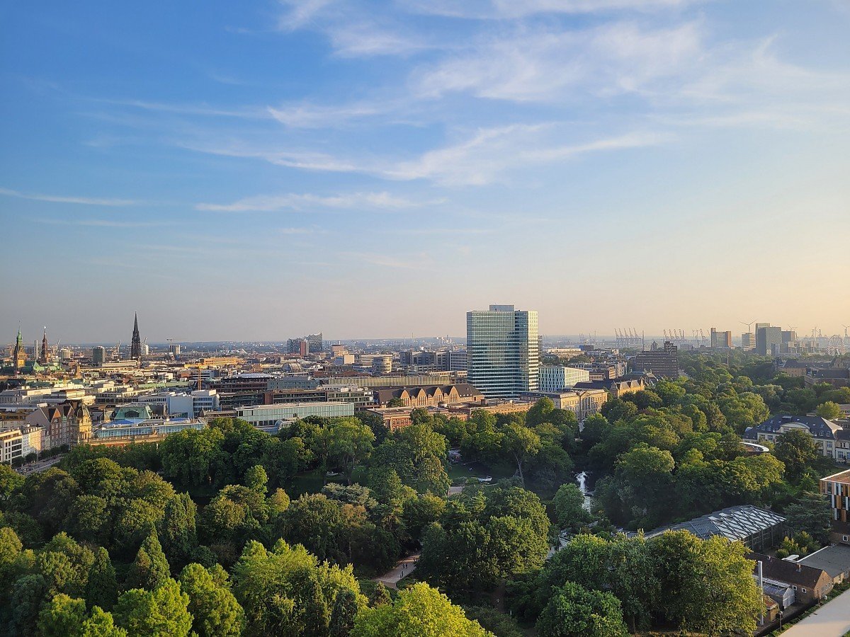 Immobiliengutachter f�r Immobilienbewertung, Verkehrswertgutachten, Kurzgutachten und Kaufberatung in Hamburg mit allen Stadtteilen wie HafenCity, Eppendorf, Blankenese, Winterhude und dem Hamburger Umland
