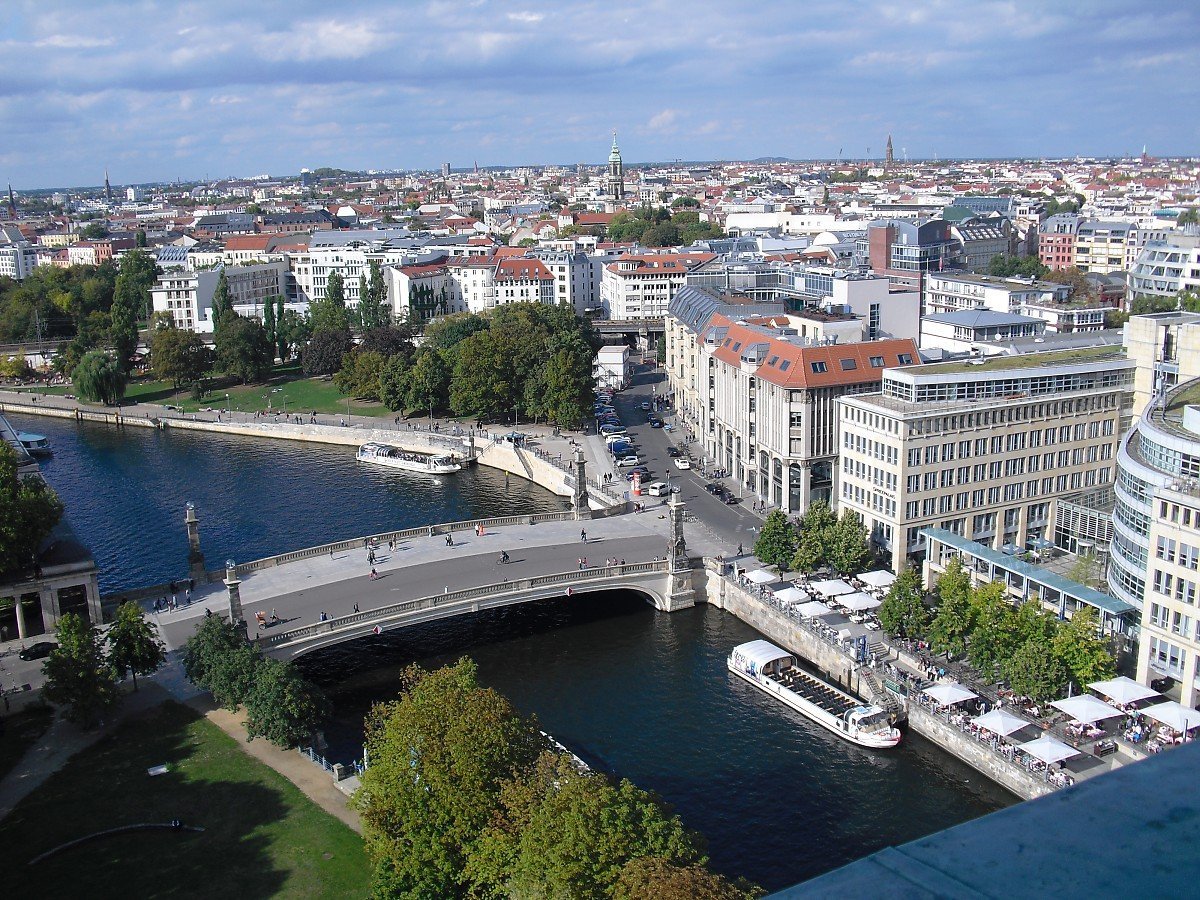 Immobilienbewertung in Berlin und Umland – Verkehrswertgutachten, Kurzgutachten und Kaufberatung durch Immobiliengutachter Immobiliengutachter für Immobilienbewertung, Verkehrswertgutachten und Kurzgutachten in Berlin sowie in allen Stadtteilen wie Mitte, Charlottenburg, Prenzlauer Berg und in umliegenden Gemeinden wie Potsdam und Teltow