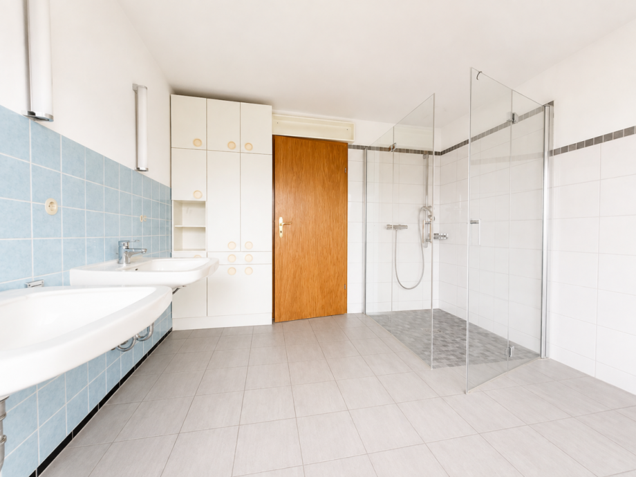 Hauptbadezimmer Obergeschoss Einfamilienhaus Bad Schwalbach